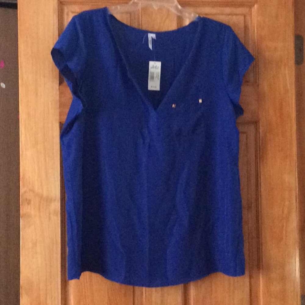 Blue vneck blouse.  Anything $10 and under, NO OFFER will be made